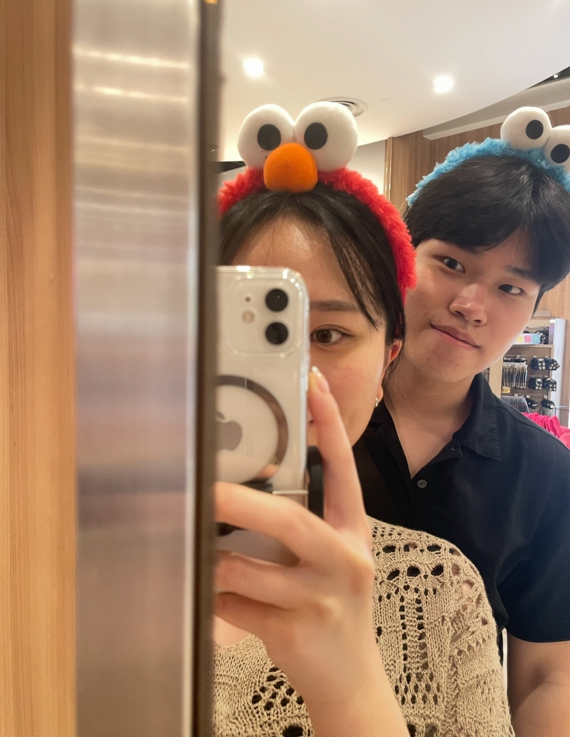 싱가폴 유니버셜 간 날 우리 둘다 완전 눈 돌아가서 진짜 신기한 경험도 많이 해보고 즐거웠다 그치 ㅎ 솔직히 또 가고싶다 또 가면 미라 눈 제대로 뜨고 탈 자신이 있어.